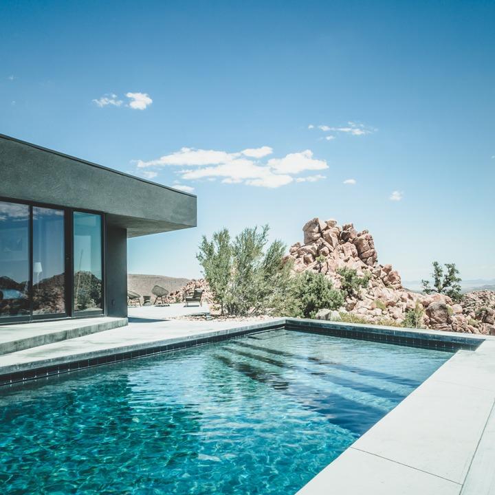 Joshua Tree luxury vacation home with Modern Architecture