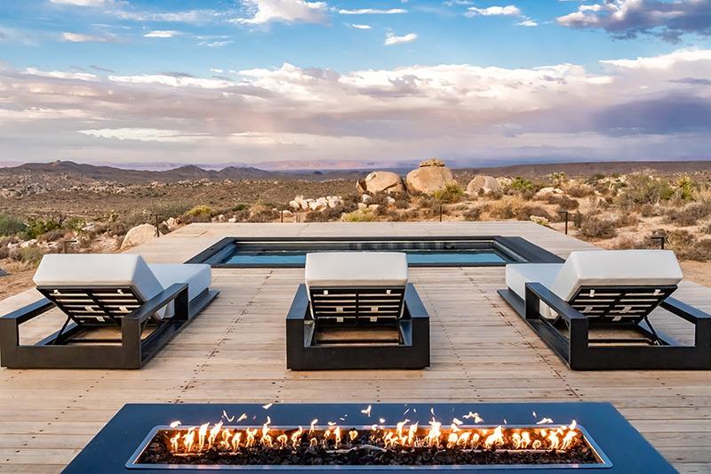 Joshua Tree Vacation Home with pool looking into National Park
